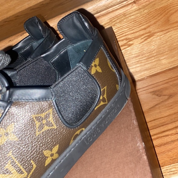 Louis Vuitton Mens Sneakers - Picture 7 of 10